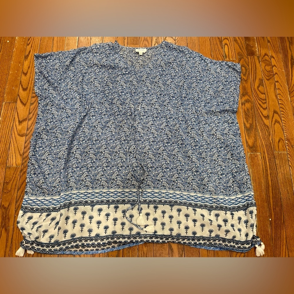 Beach by Beachlunchlounge 
Blue and White Floral Top